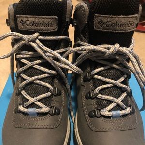 Womens Columbia Hiking Boots 7 - Newton Ridge